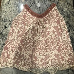 Venus woman’s sleeveless lace shirt